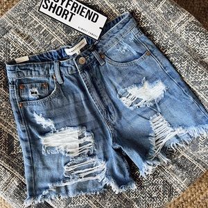 Almost Famous boyfriend shorts
